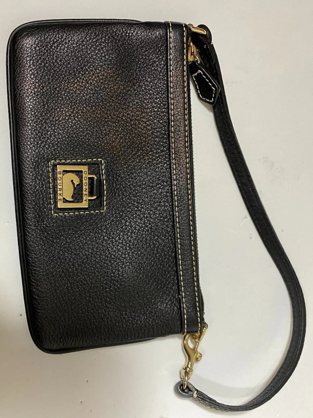 VINTAGE DOONEY & BOURKE Black Pebbled Leather Wristlet Duck Logo Red Lining